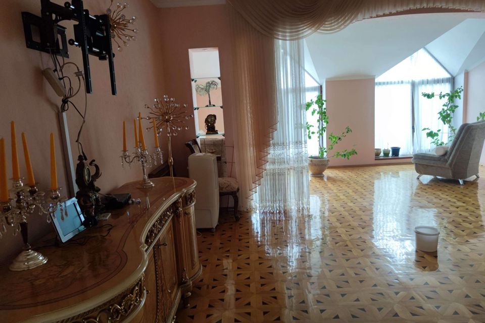 Продаётся 3-этажный дом, 577 м²