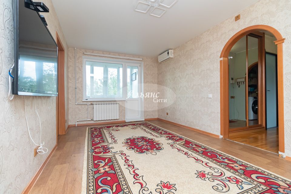 Продаётся 4-комнатная квартира, 60.8 м²