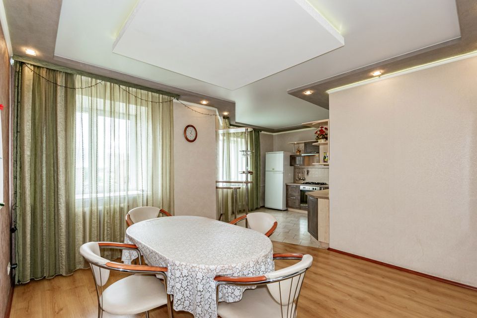 Продаётся 3-комнатная квартира, 138.8 м²