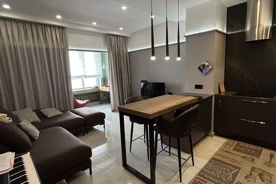 Продаётся 2-комнатная квартира, 56.5 м²