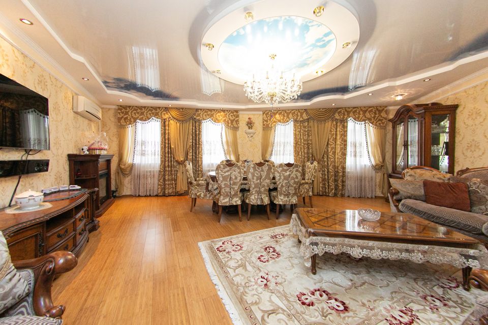 Продаётся 4-комнатная квартира, 134.9 м²