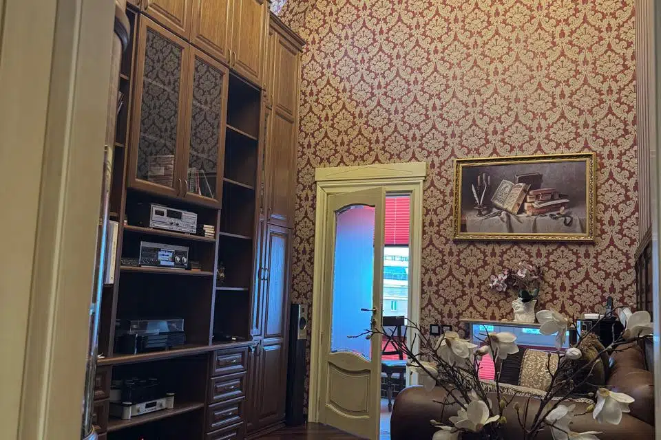 Продаётся 3-комнатная квартира, 166 м²
