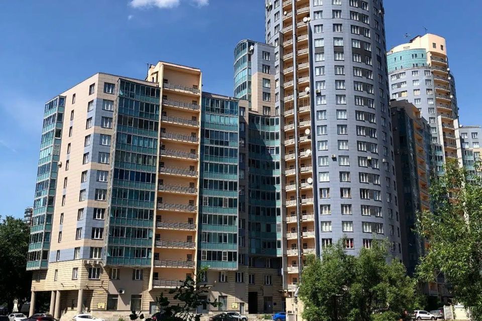 Продаётся 3-комнатная квартира, 104.8 м²