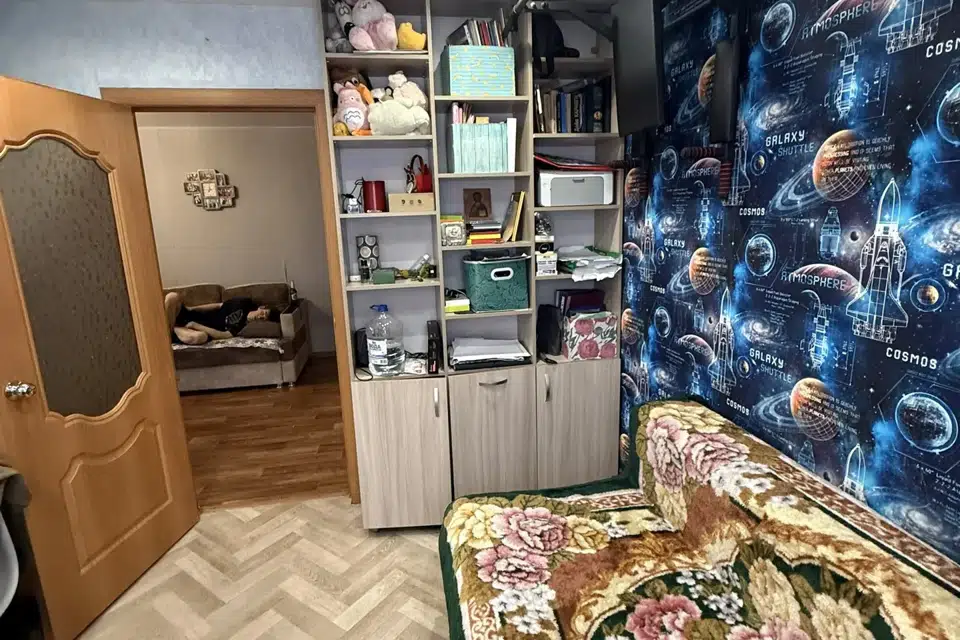Продаётся 3-комнатная квартира, 48.8 м²
