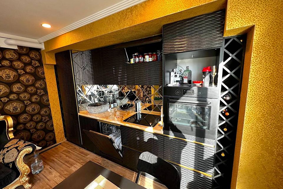 Продаётся 3-комнатная квартира, 112 м²