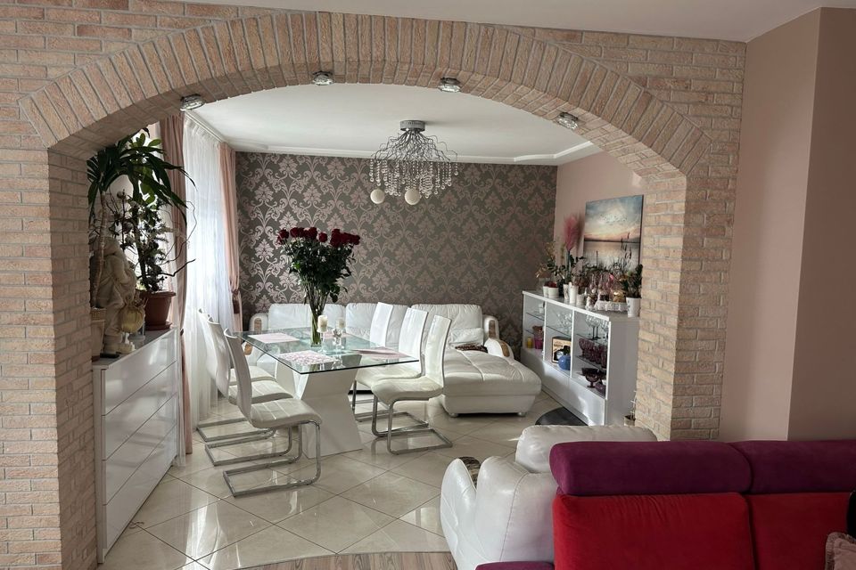 Продаётся 4-комнатная квартира, 111 м²