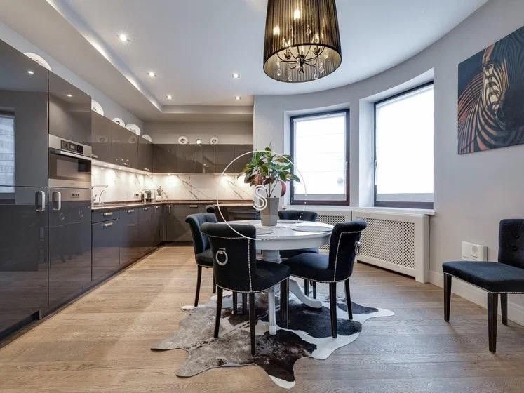 Продаётся 3-комнатная квартира, 150 м²