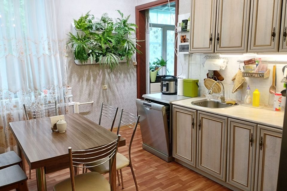 Продаётся 3-комнатная квартира, 103.4 м²