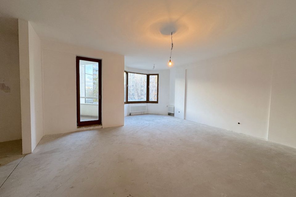 Продаётся 3-комнатная квартира, 162.6 м²