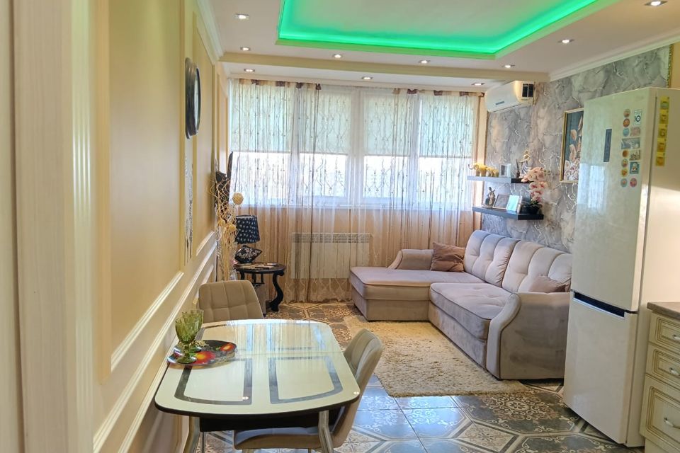 Продаётся 1-комнатная квартира, 54 м²