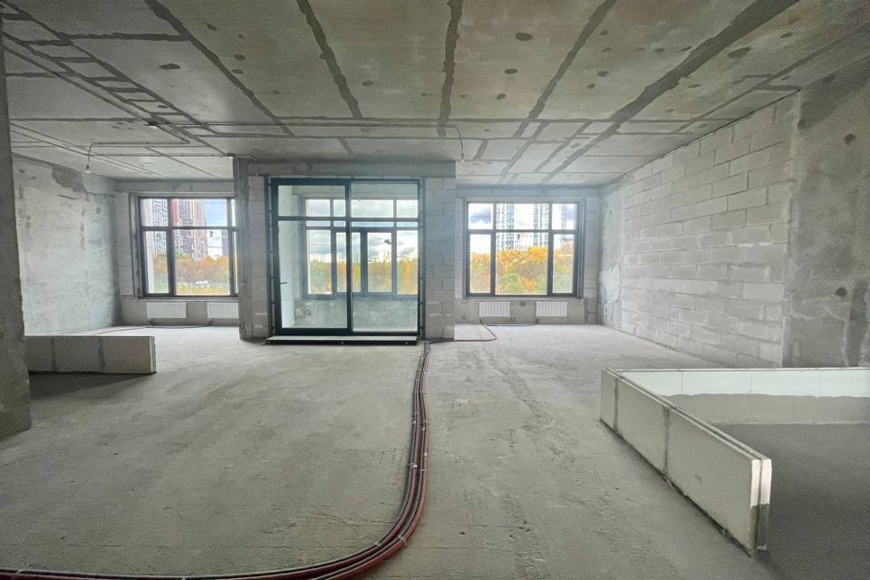 Продаётся 3-комнатная квартира, 137 м²