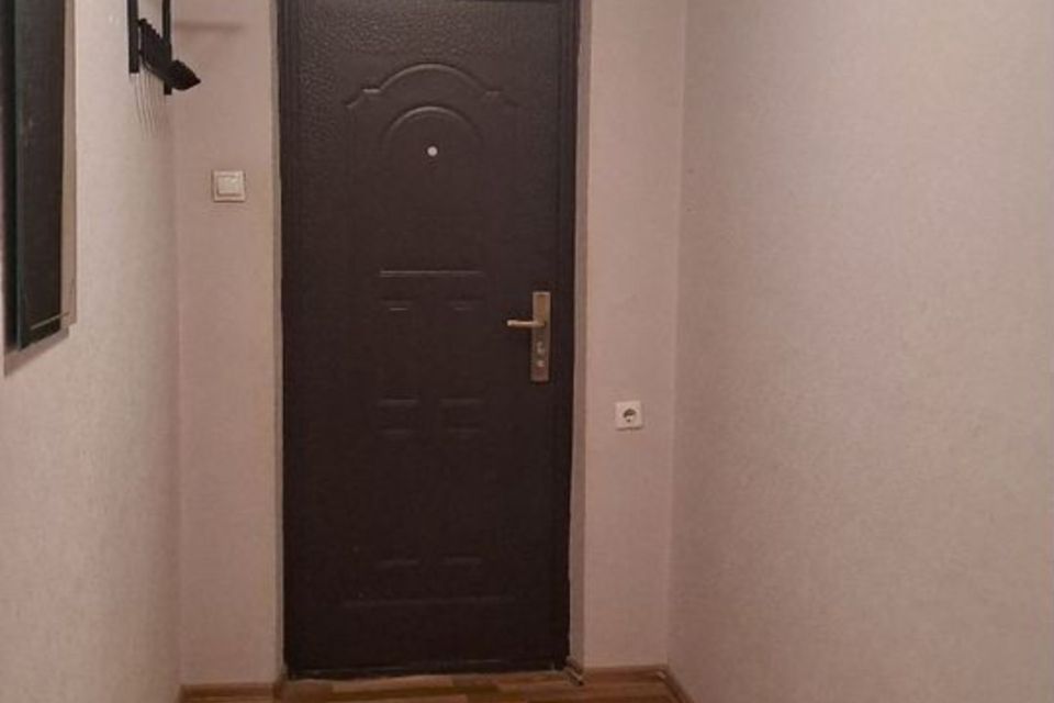 Продаётся 1-комнатная квартира, 42 м²