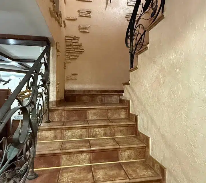 Продаётся 2-этажный дом, 300 м²