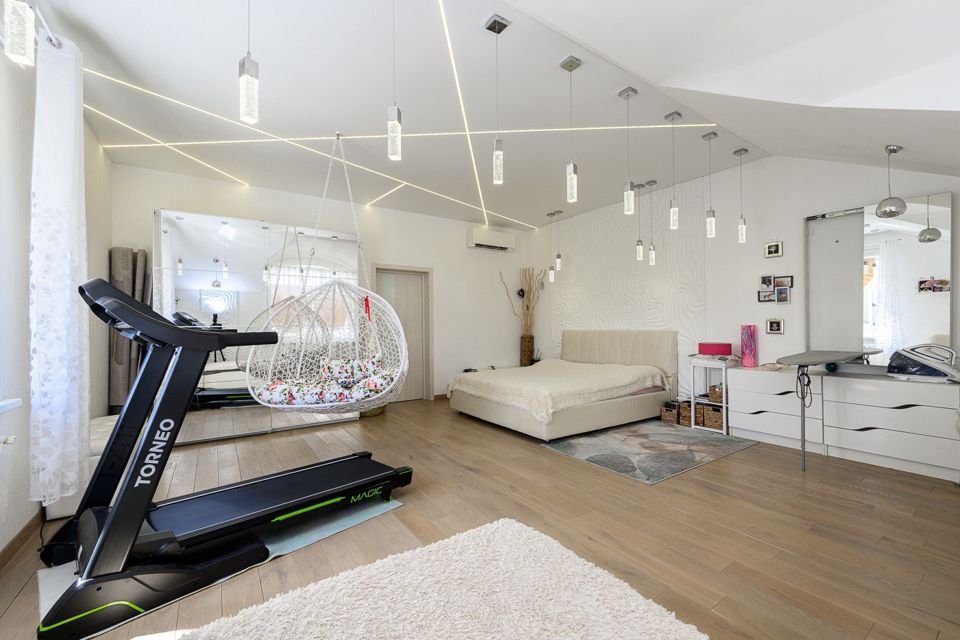 Продаётся 5-комнатная квартира, 204 м²