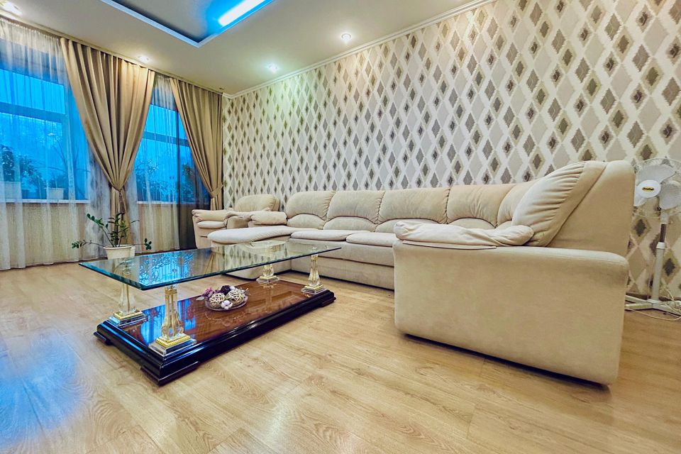 Продаётся 4-комнатная квартира, 150 м²