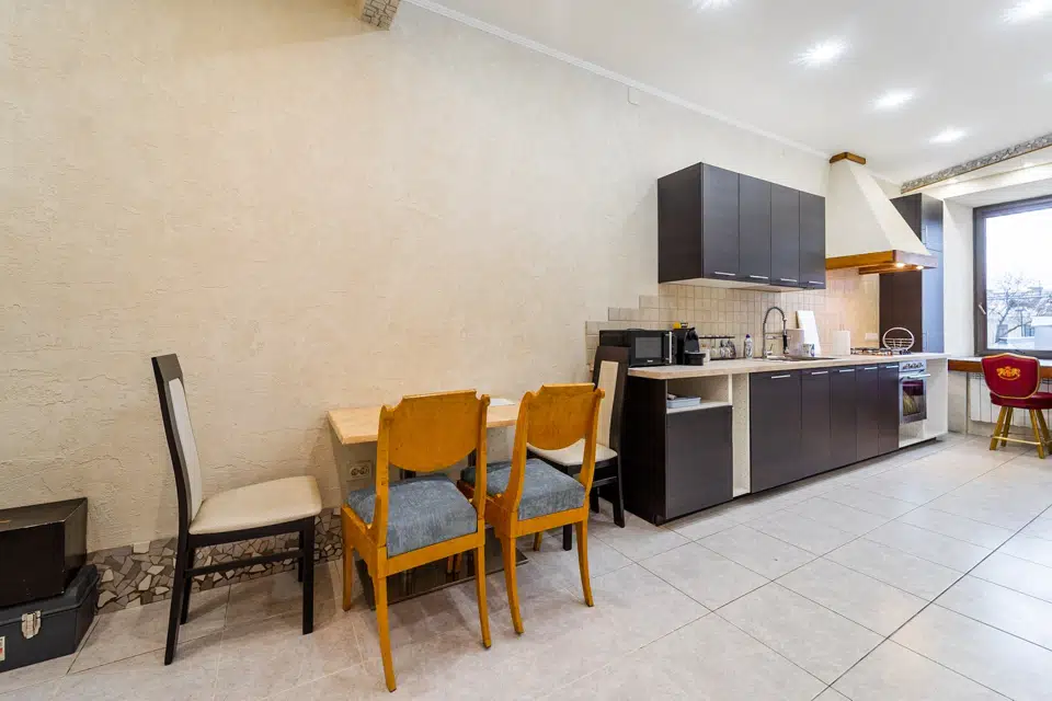 Продаётся 2-комнатная квартира, 104.5 м²