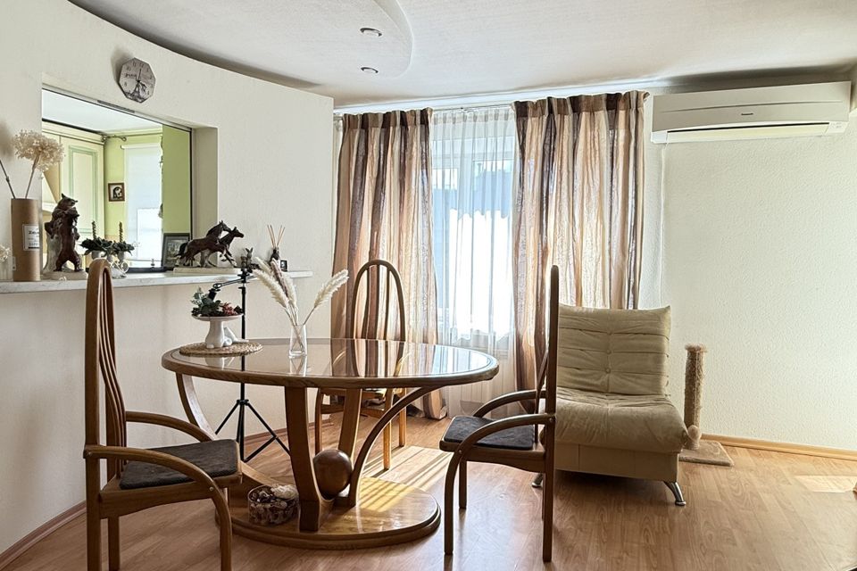 Продаётся 4-комнатная квартира, 110 м²