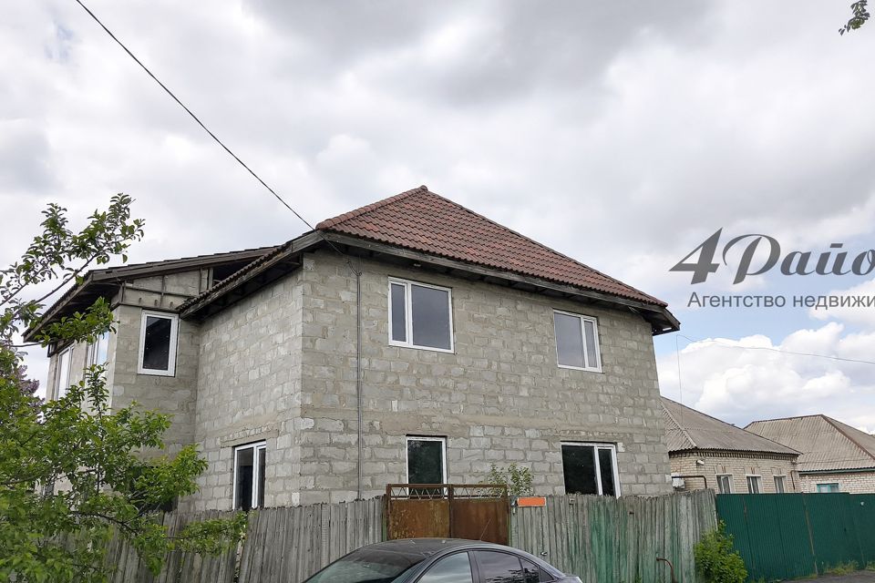 Продаётся 2-этажный дом, 240 м²