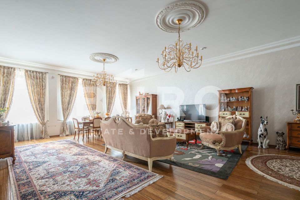 Продаётся 2-комнатная квартира, 139.8 м²