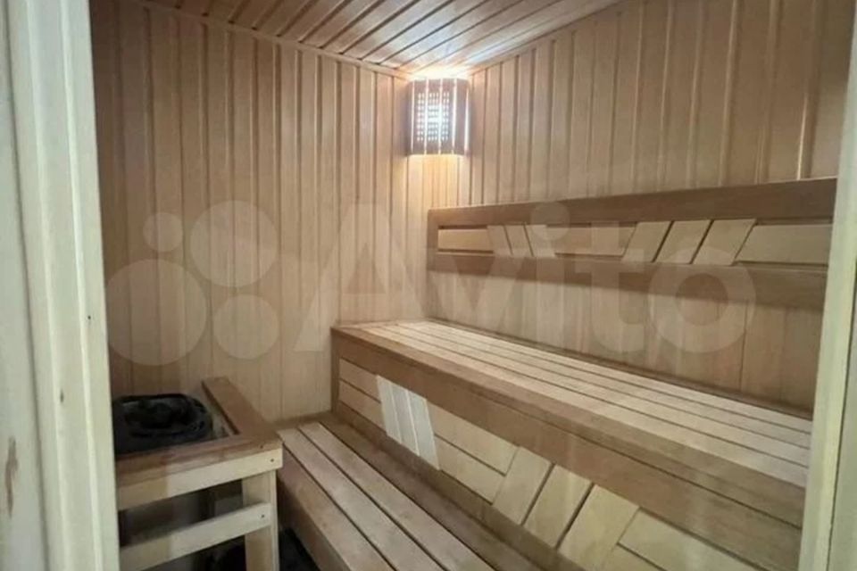 Сдаётся 3-комнатная квартира, 137 м²