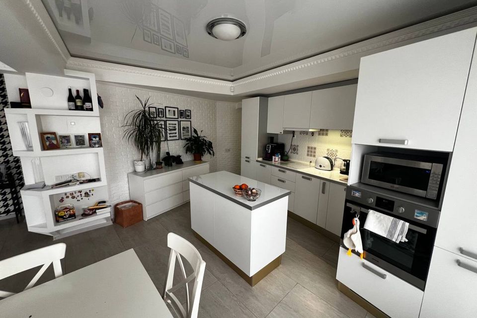 Продаётся 3-комнатная квартира, 96.7 м²
