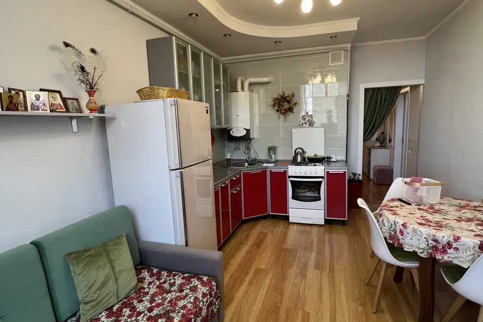 Продаётся 1-комнатная квартира, 56 м²