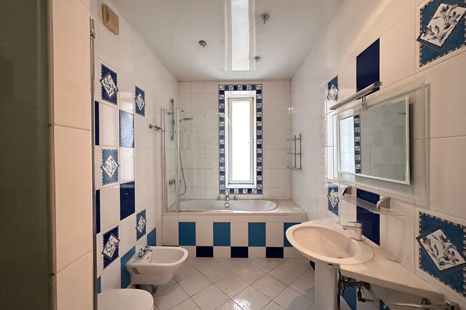 Продаётся 3-комнатная квартира, 101.2 м²