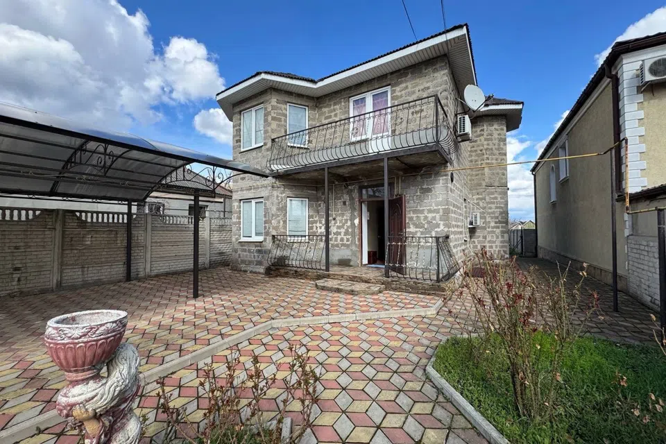 Продаётся 2-этажный дом, 200 м²