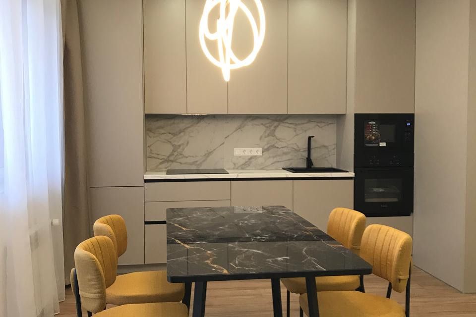 Продаётся 3-комнатная квартира, 105 м²