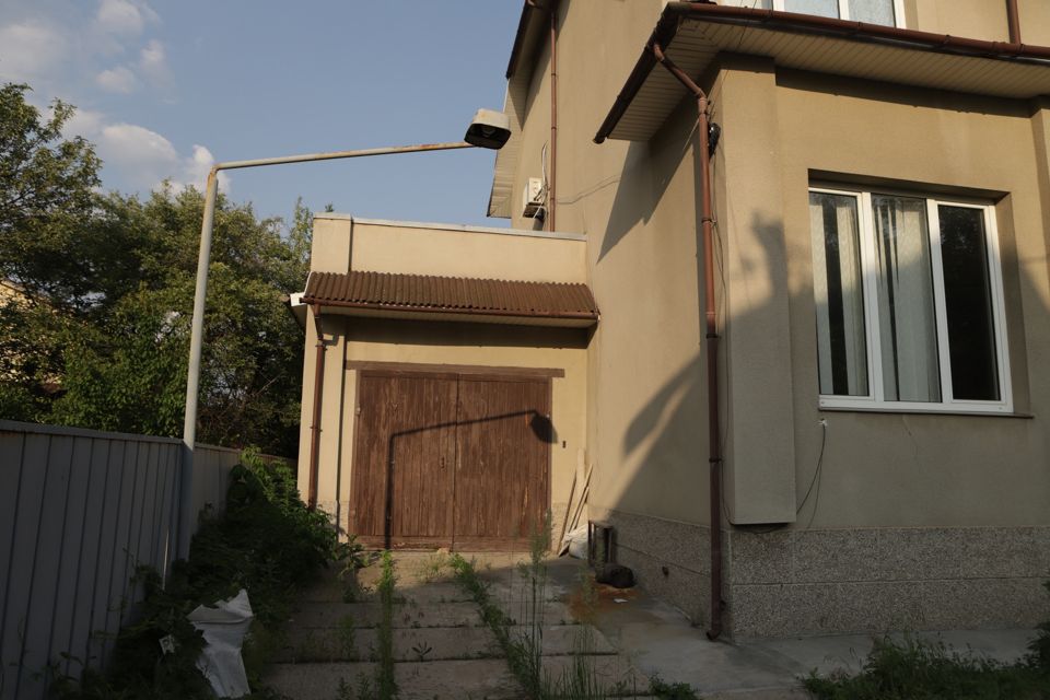 Продаётся 2-этажный дом, 600 м²