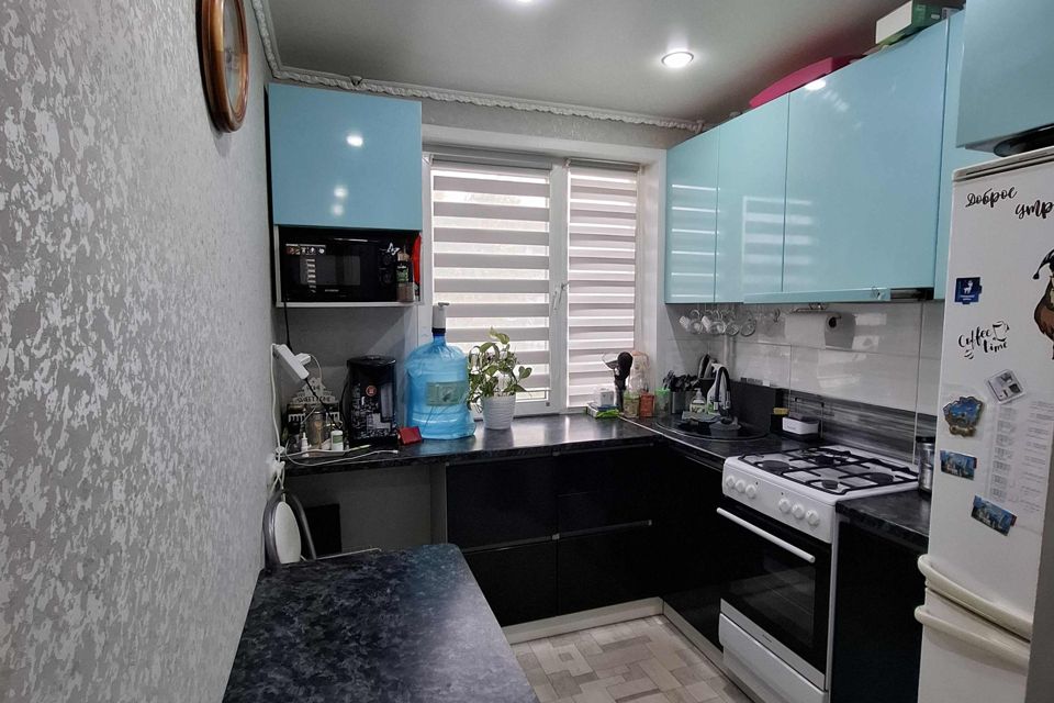 Продаётся 4-комнатная квартира, 61.1 м²