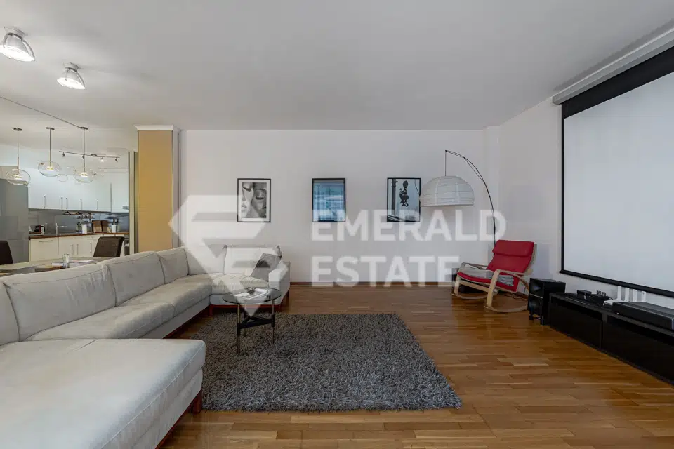 Продаётся 2-комнатная квартира, 110.2 м²