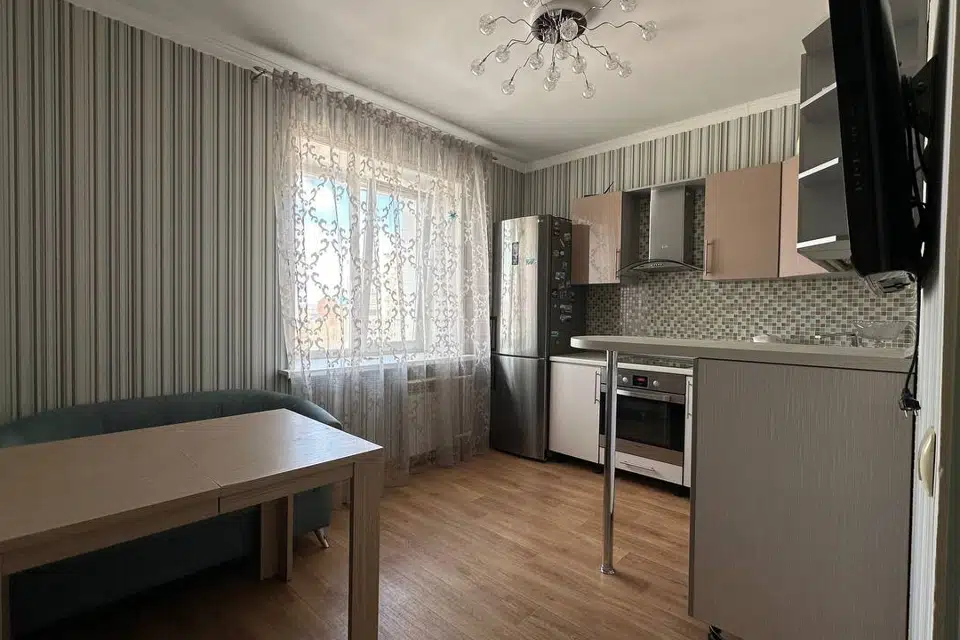 Продаётся 3-комнатная квартира, 137 м²