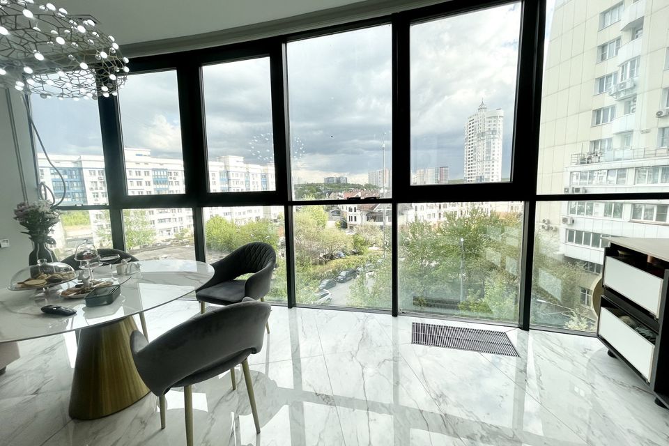 Продаётся 4-комнатная квартира, 175 м²