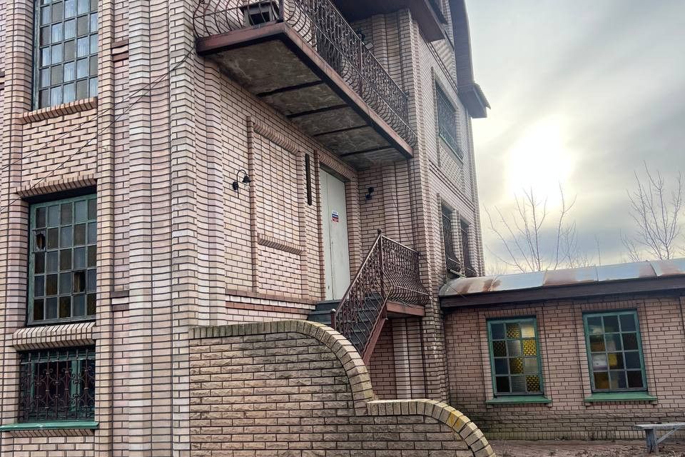 Продаётся 4-этажный дом, 400 м²