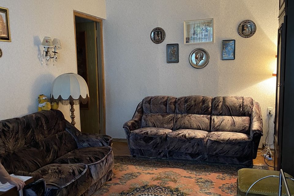 Продаётся 4-комнатная квартира, 101.4 м²
