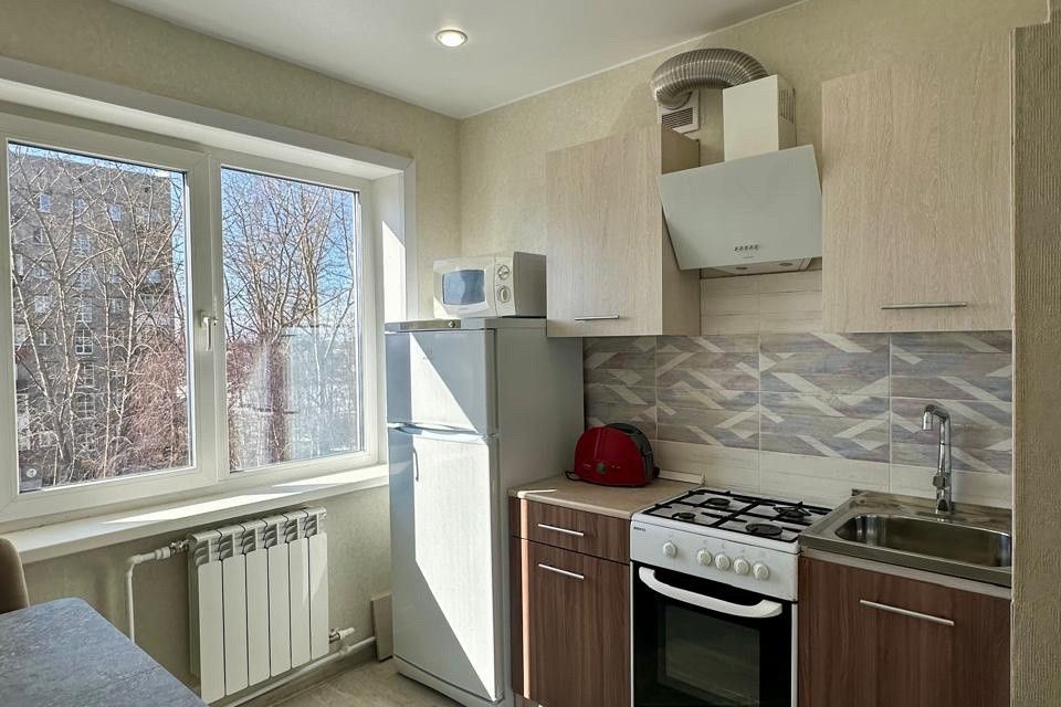 Продаётся 4-комнатная квартира, 59.6 м²