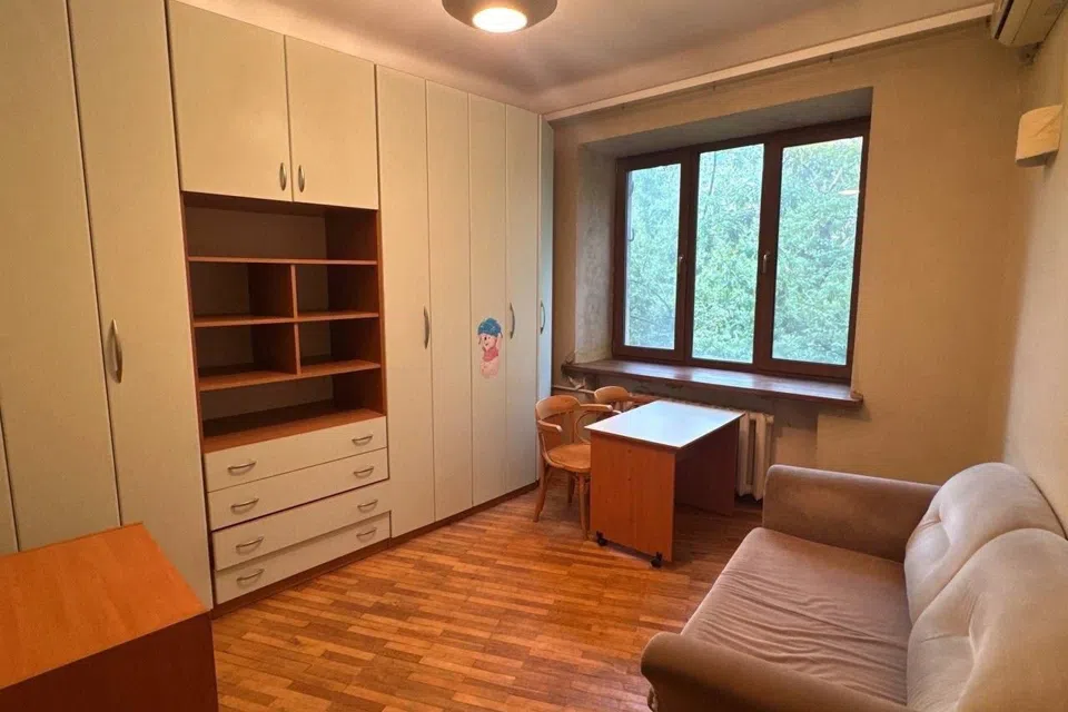 Продаётся 4-комнатная квартира, 92 м²