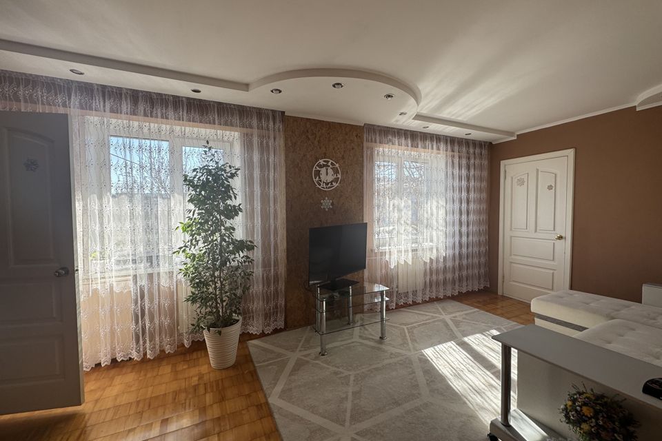 Продаётся 4-комнатная квартира, 65.2 м²