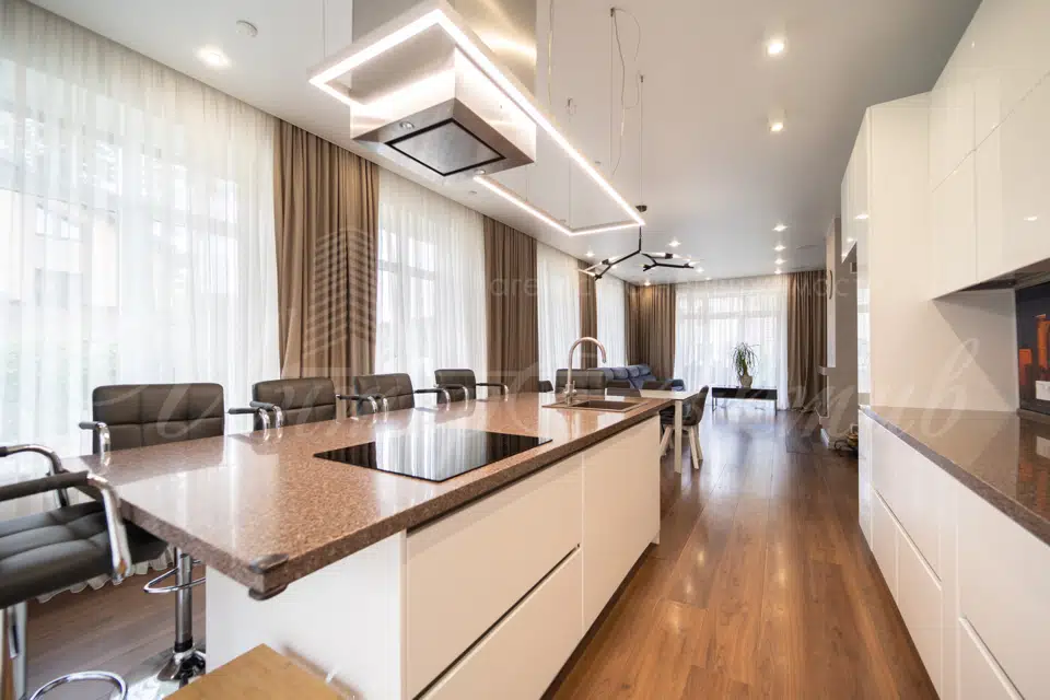 Продаётся 4-этажный дом, 574 м²