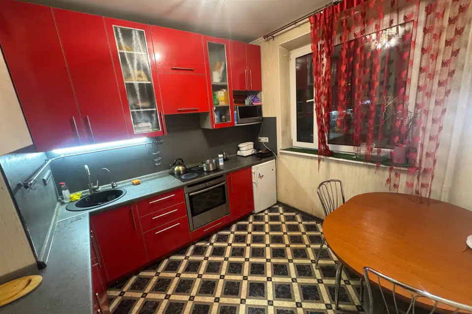 Продаётся 4-комнатная квартира, 98 м²