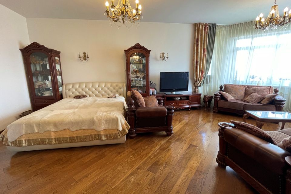 Продаётся 3-комнатная квартира, 115.6 м²