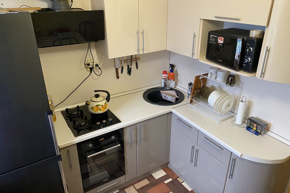 Продаётся 4-комнатная квартира, 61 м²
