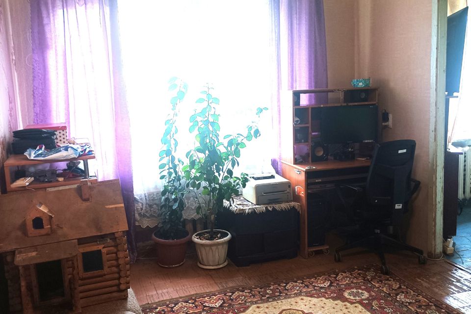 Продаётся 4-комнатная квартира, 61.8 м²