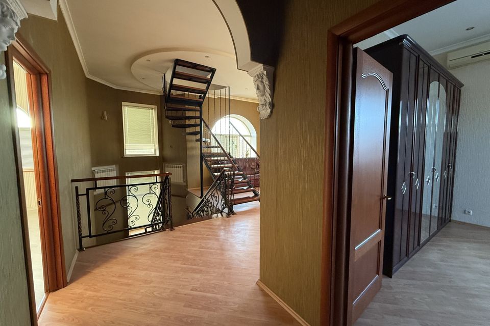 Продаётся 3-этажный дом, 245 м²