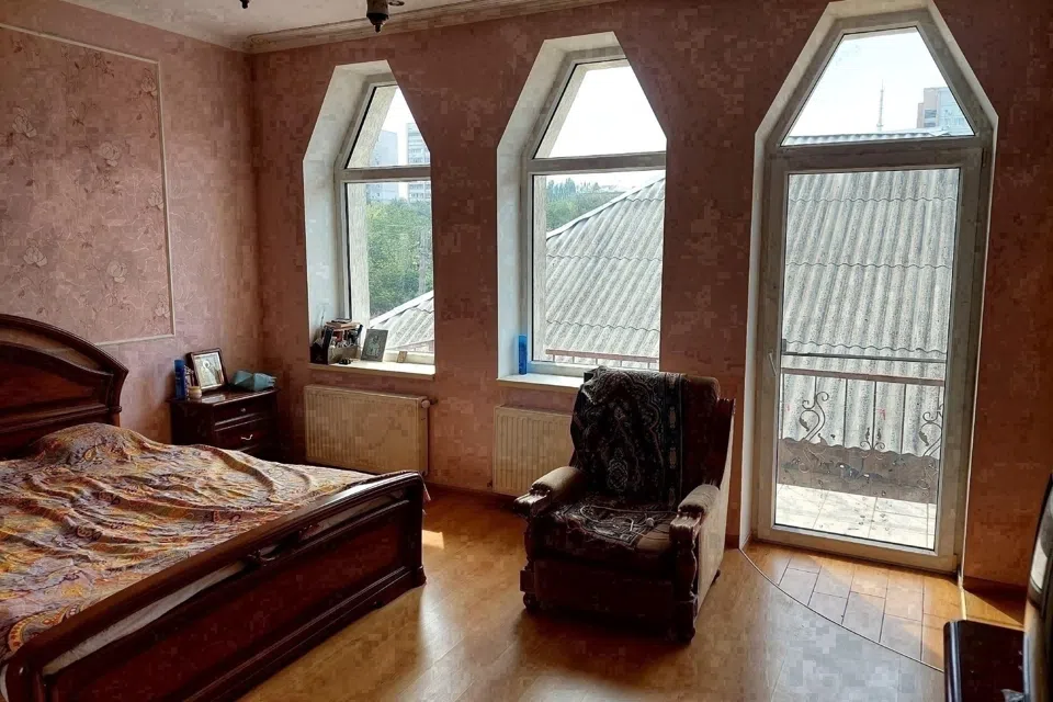 Продаётся 2-этажный дом, 335 м²