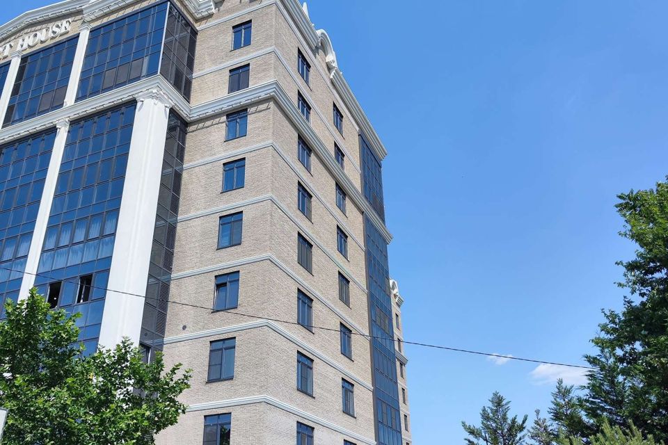 Продаётся 4-комнатная квартира, 234 м²