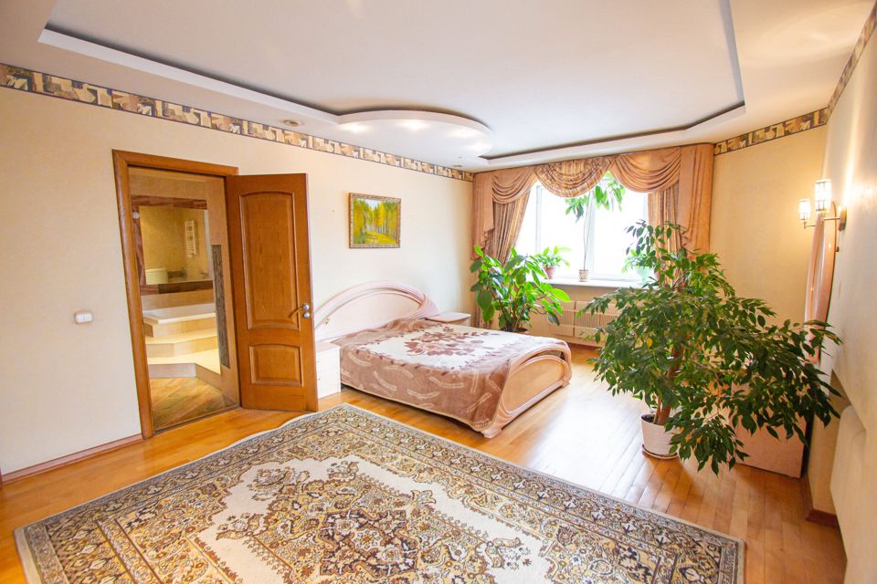 Сдаётся 4-комнатная квартира, 162 м²