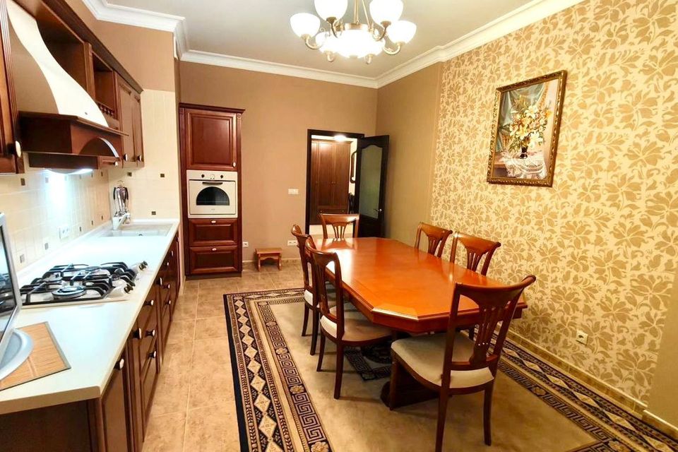 Продаётся 3-комнатная квартира, 120 м²