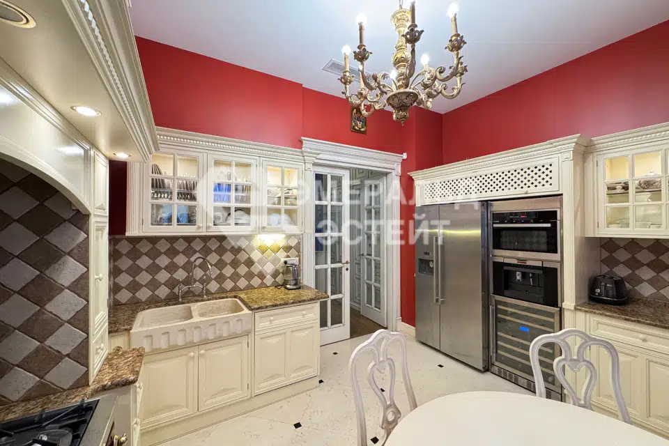 Продаётся 3-комнатная квартира, 133.4 м²